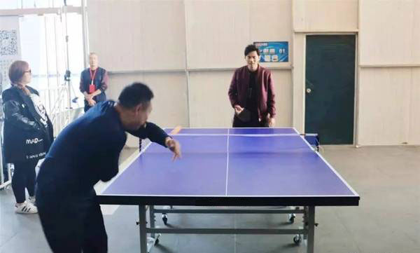 周杰伦乒乓球挑战刘国梁