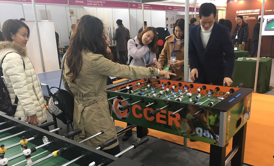 参展观众对双子星体育产品产生极大的兴趣