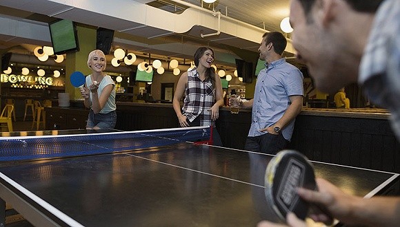 乒乓球是火了？ 中国国球成了美国酒吧的新宠！